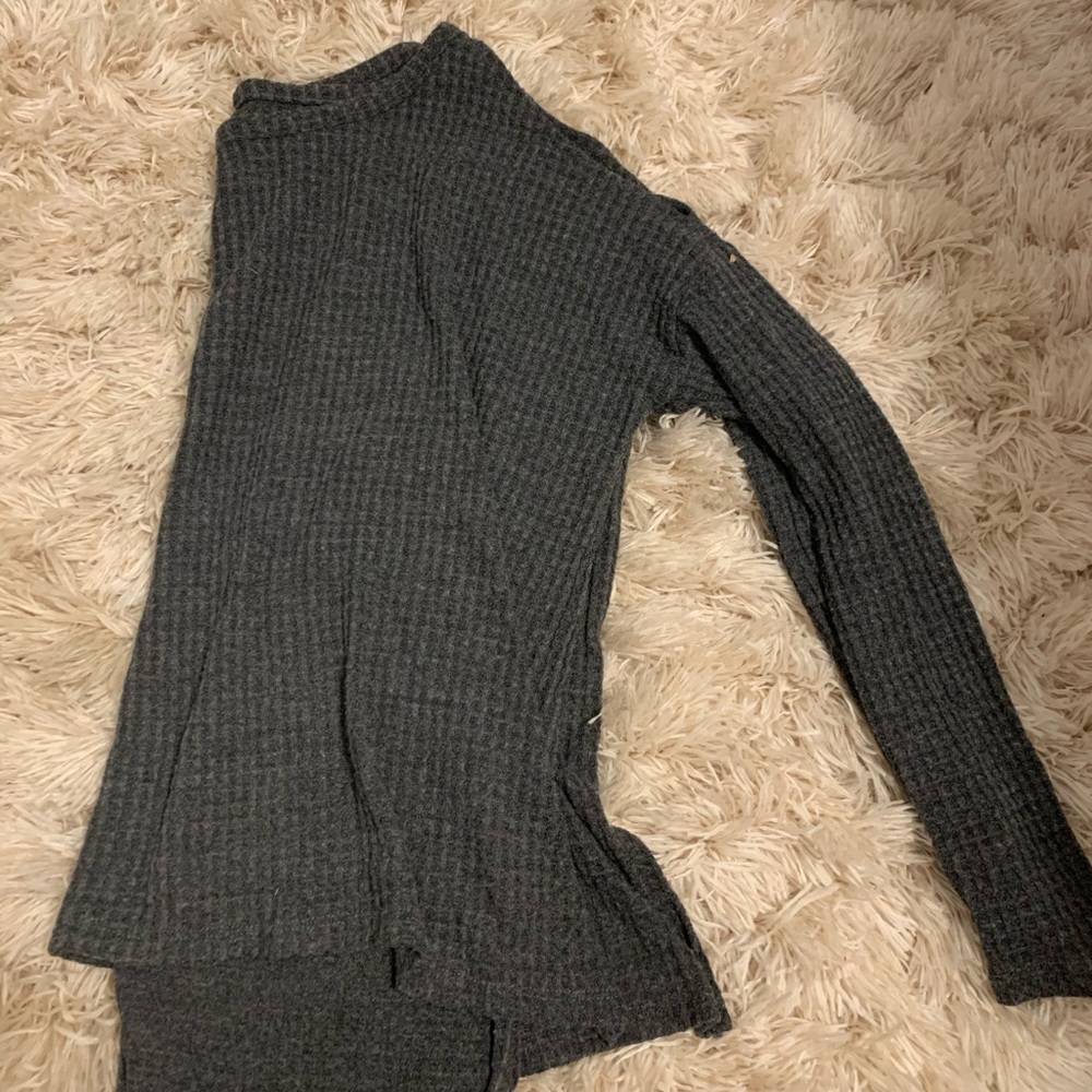 Gray sweatshirt